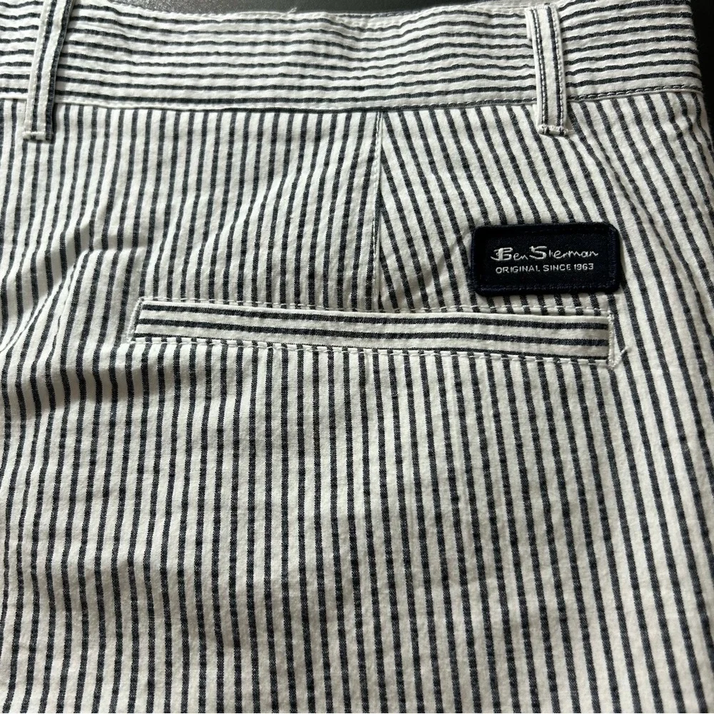 Ben Sherman Men's Striped Flat Front Shorts. Seersucker. Stretch Regular Fit 38W